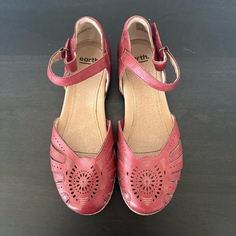 Earth Closed Toe Sandal